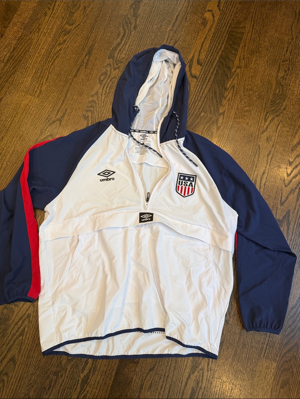 Umbro men’s large White Navy Hooded USA Windbreaker with Red Accents